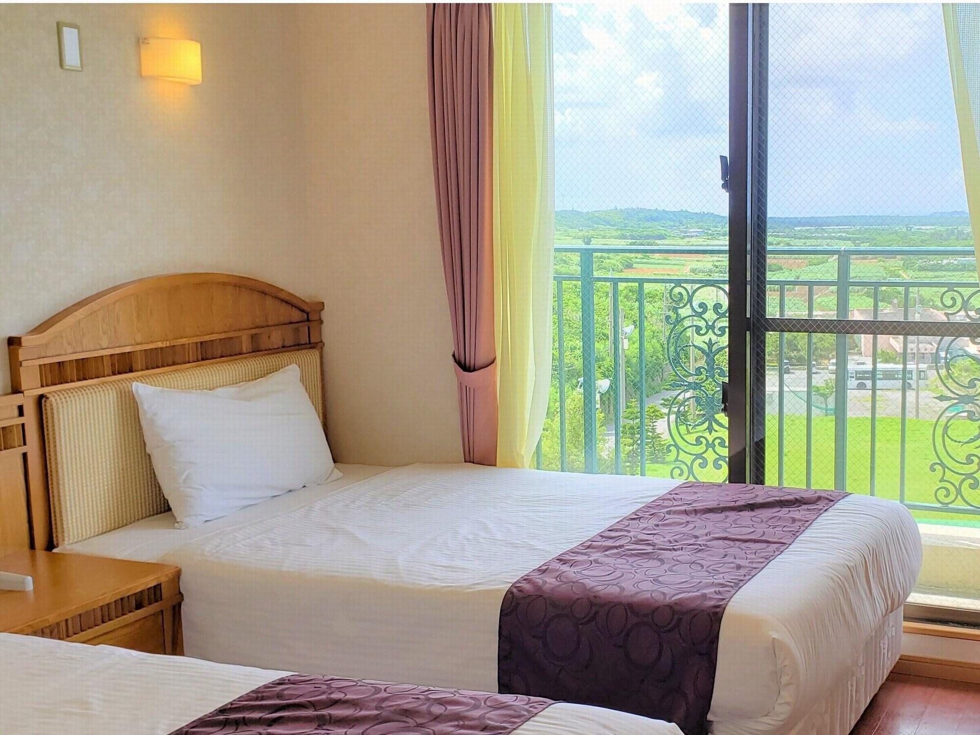 Hotel Castlevillage Miyakojima Extérieur photo