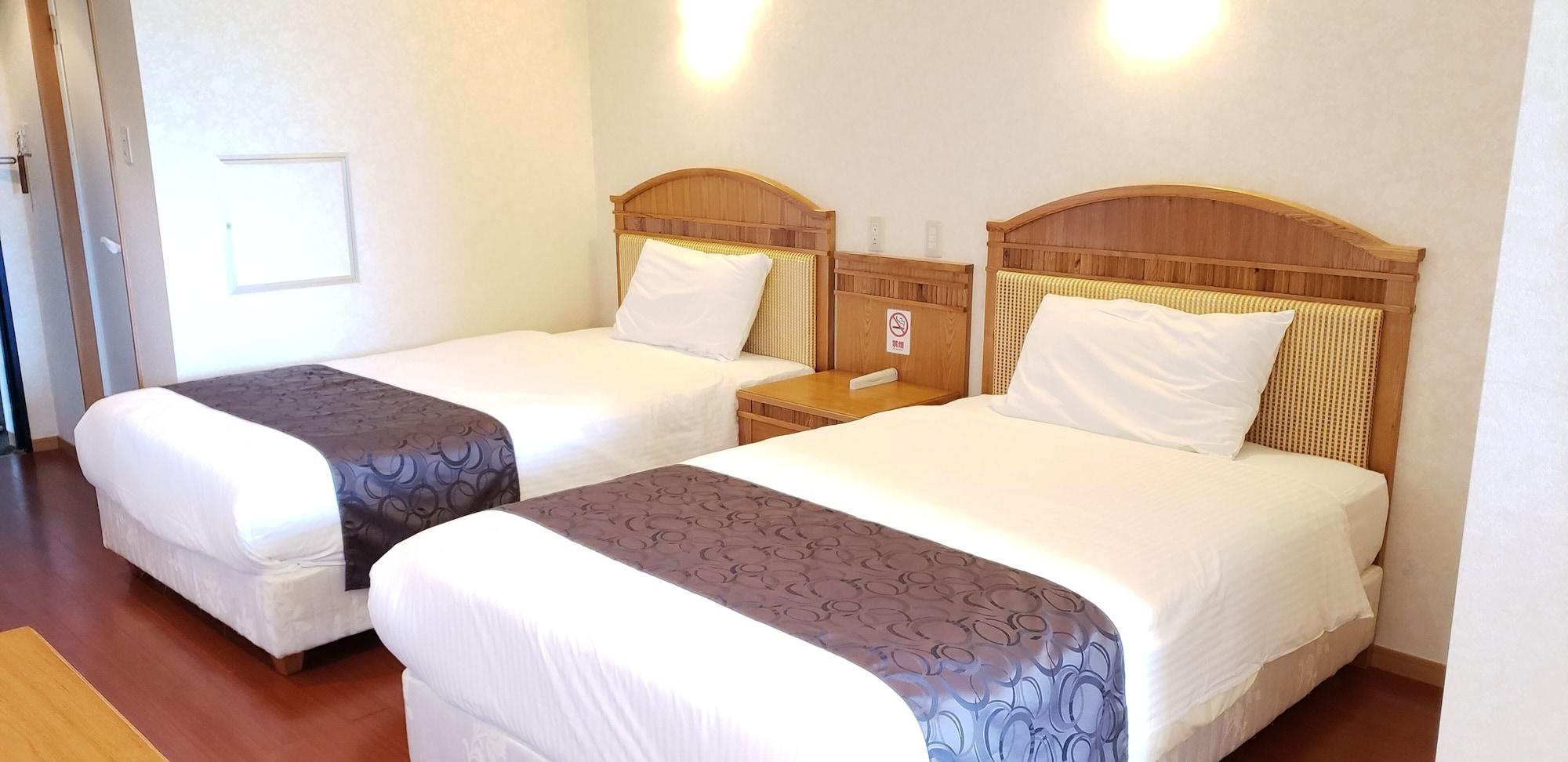 Hotel Castlevillage Miyakojima Extérieur photo