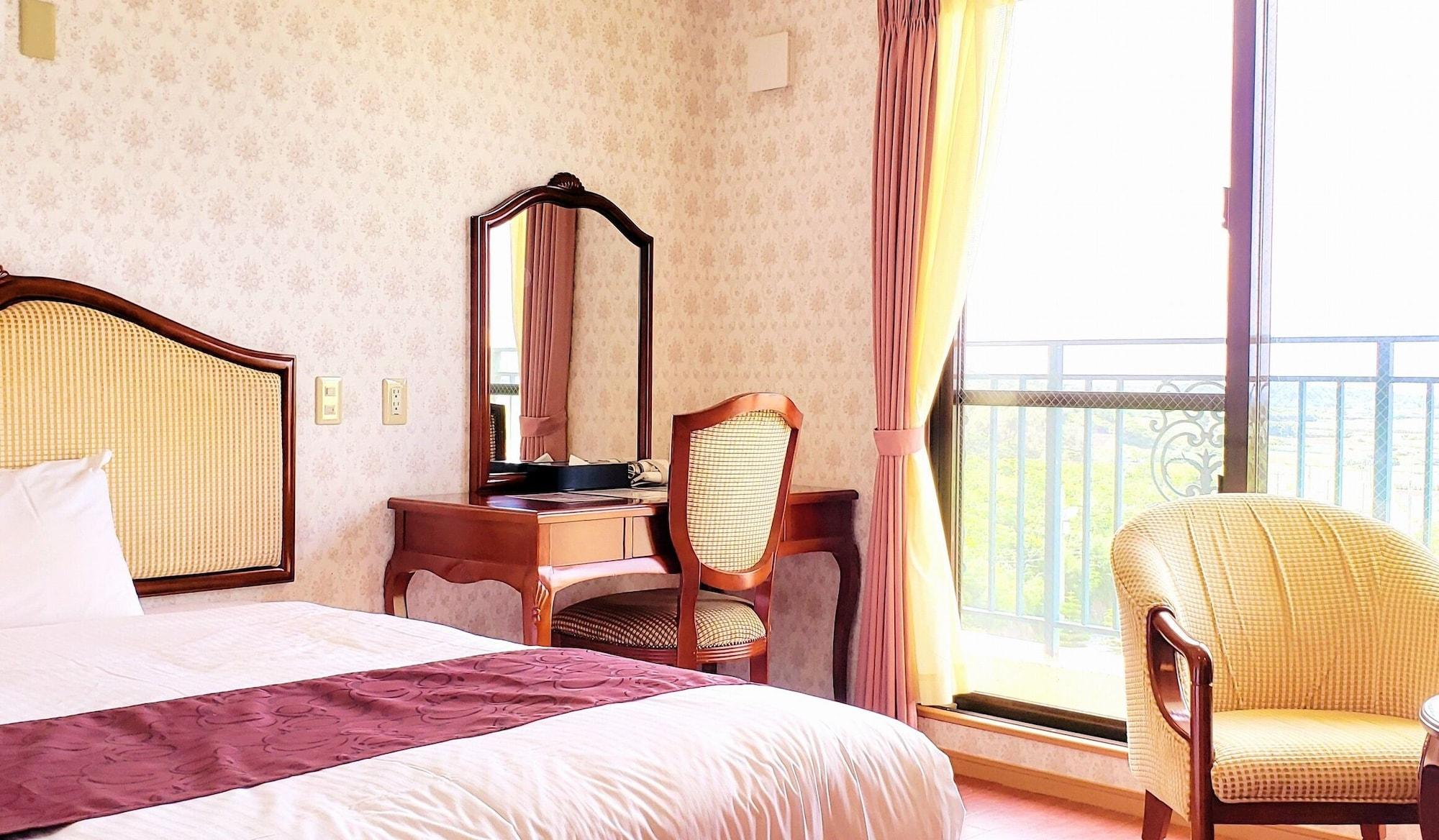 Hotel Castlevillage Miyakojima Extérieur photo