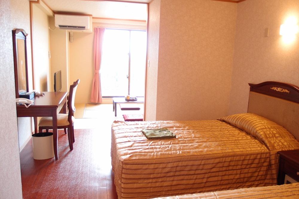 Hotel Castlevillage Miyakojima Extérieur photo