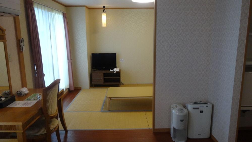 Hotel Castlevillage Miyakojima Extérieur photo