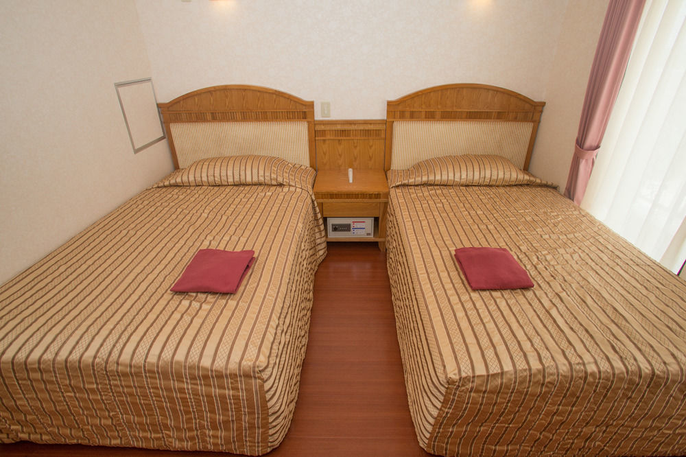 Hotel Castlevillage Miyakojima Extérieur photo