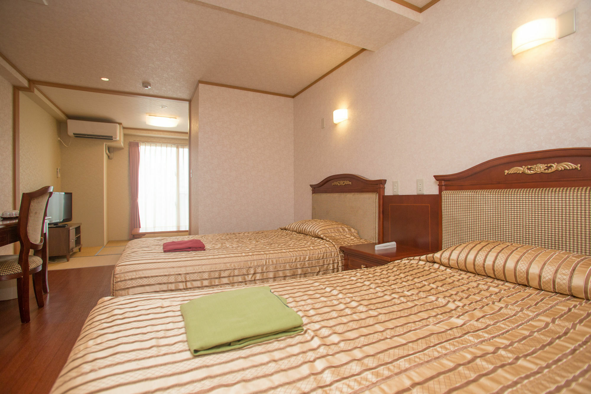 Hotel Castlevillage Miyakojima Extérieur photo