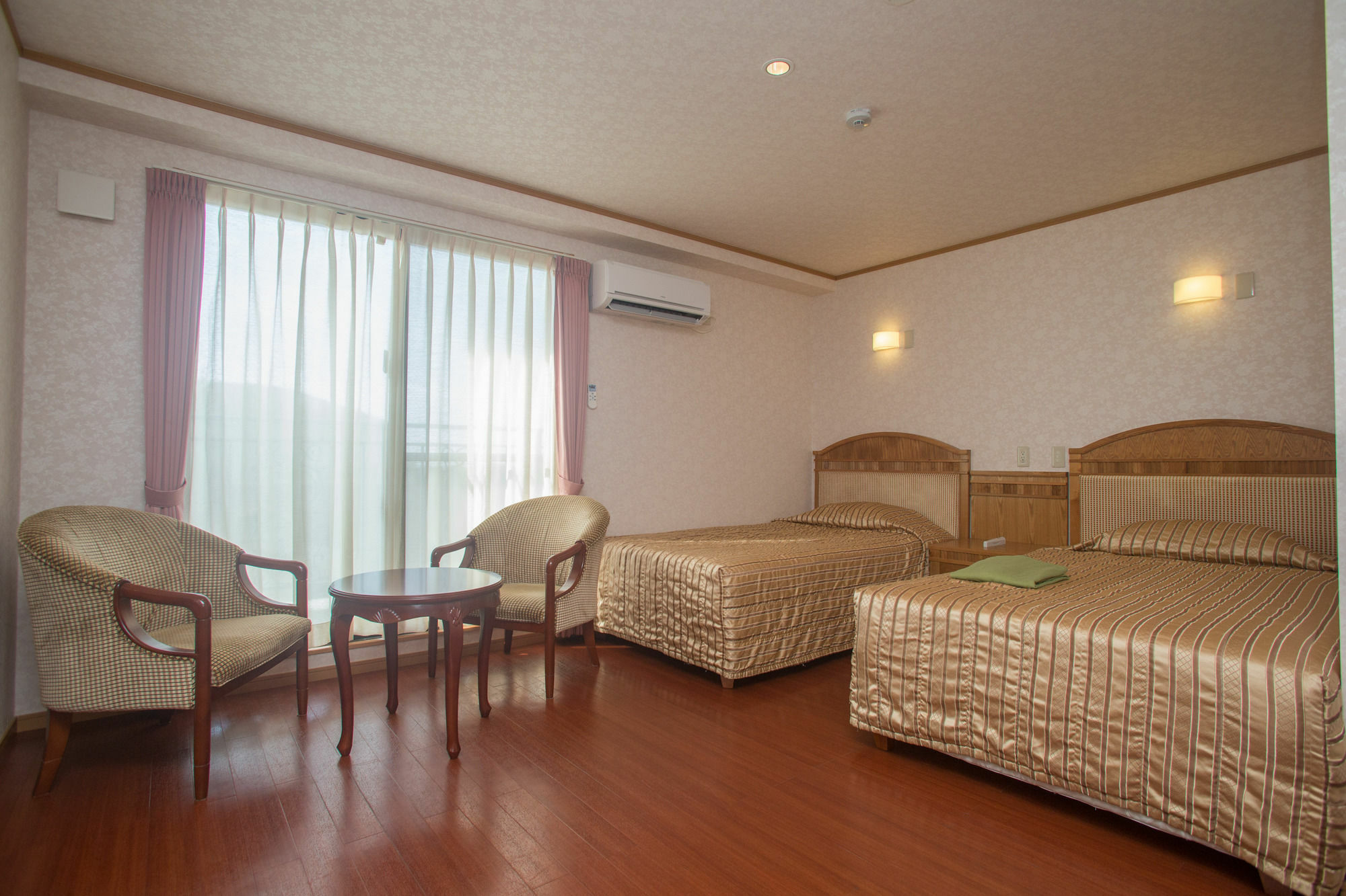 Hotel Castlevillage Miyakojima Extérieur photo