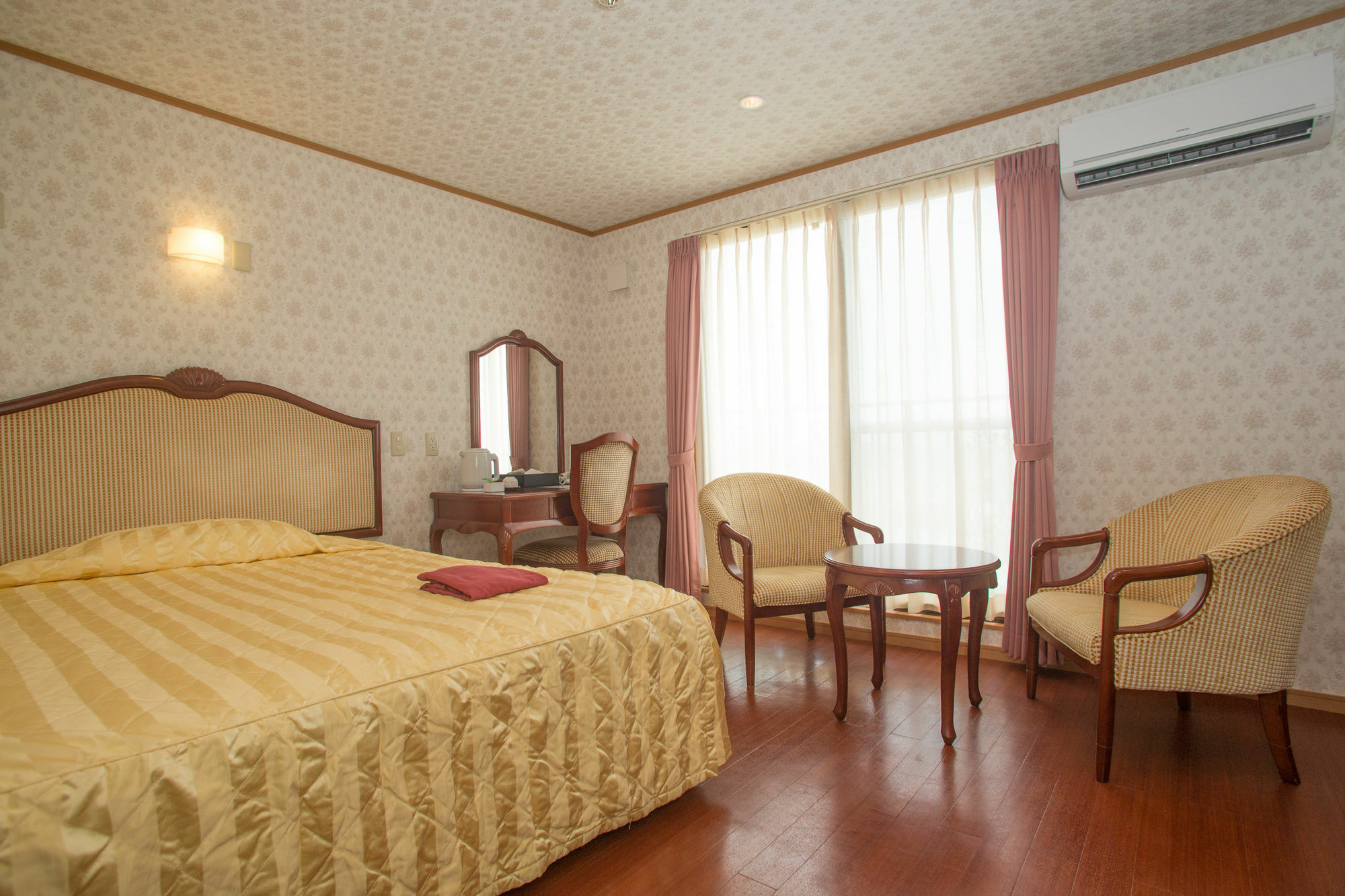 Hotel Castlevillage Miyakojima Extérieur photo