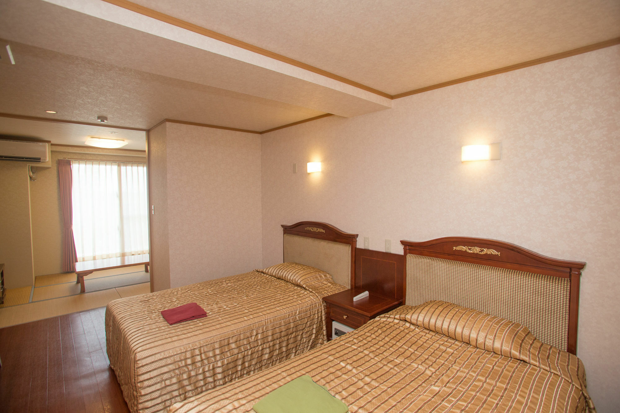 Hotel Castlevillage Miyakojima Extérieur photo